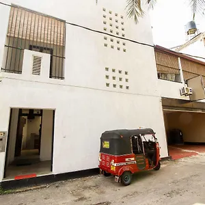 Hotel Yoho Solid Borella